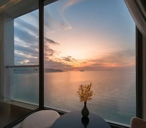Deluxe Twin Room with Sea View and Balcony