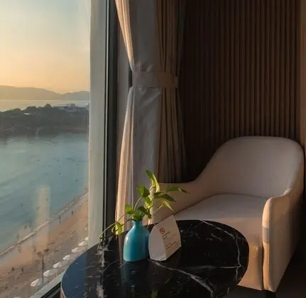 Deluxe Twin Room with Sea View and Balcony