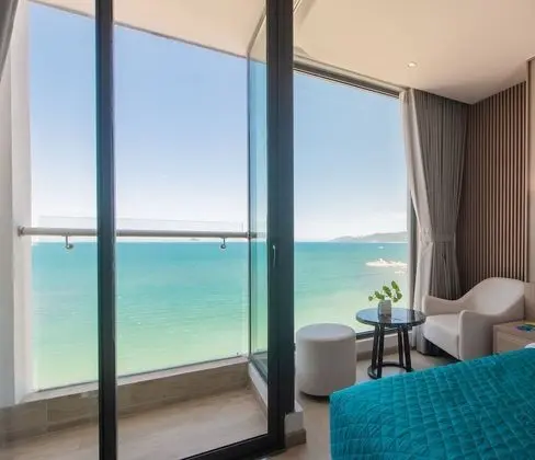 Deluxe Twin Room with Sea View and Balcony