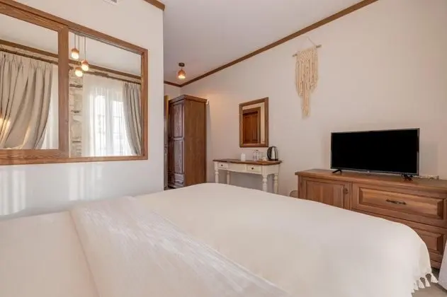 Bahçe Katı Standart Oda, Deniz veya Bahçe Manzaralı, Balkonlu