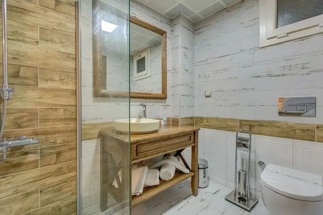 Bahçe Katı Standart Oda, Deniz veya Bahçe Manzaralı, Balkonlu