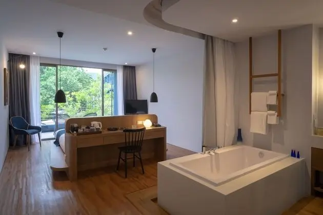 Deluxe Room - with Bodhi Tree view, Balcony and Open-plan Bathtub