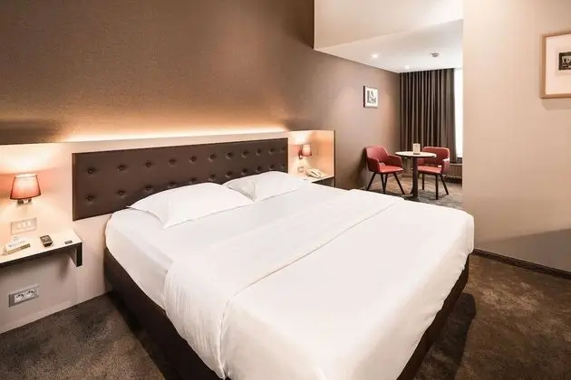 Superior Tek Büyük veya İki Ayrı Yataklı Oda