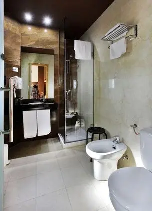 Büyük Yataklı Tek Kişilik Oda