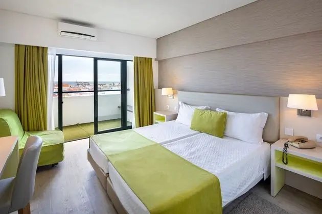 Comfort Tek Büyük veya İki Ayrı Yataklı Oda