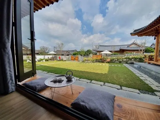 Oda (A / Not allowed to cook indoor)