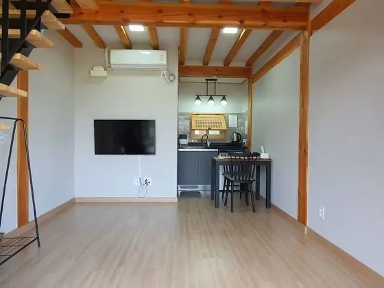 Oda (A / Not allowed to cook indoor)