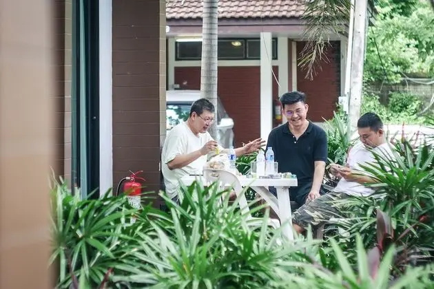 Villa Hut