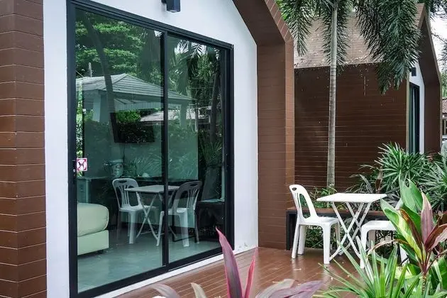 Villa Hut