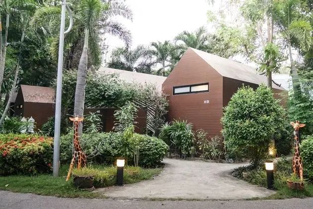Villa Hut