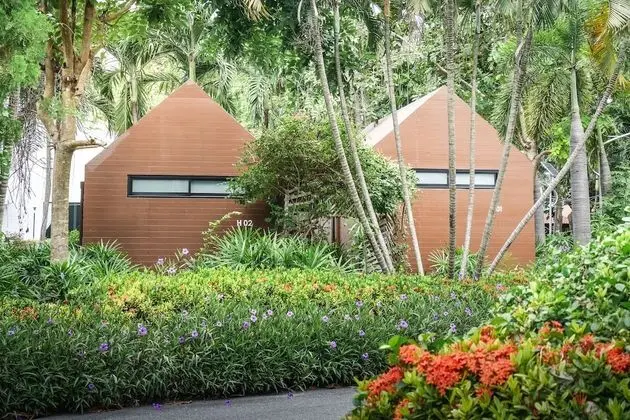 Villa Hut