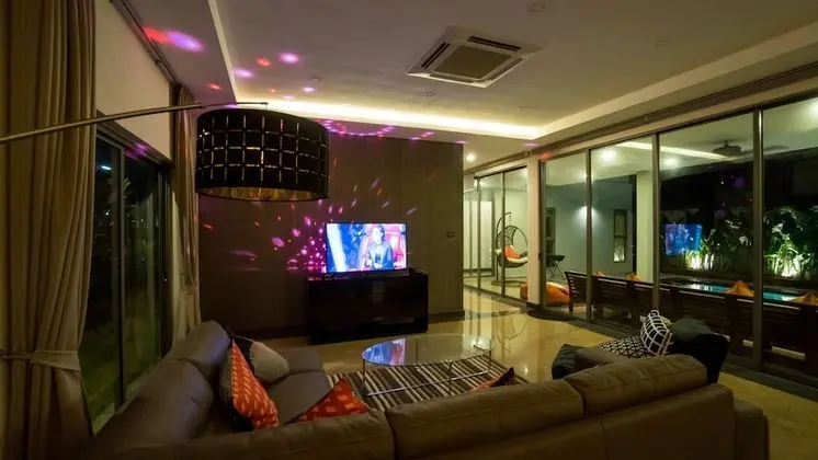5 Bedroom Villa with Private Pool