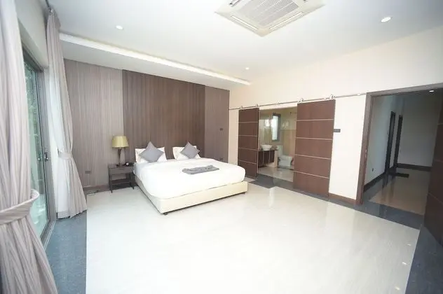 5 Bedroom Villa with Private Pool