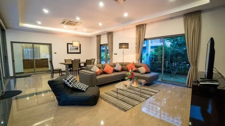 5 Bedroom Villa with Private Pool