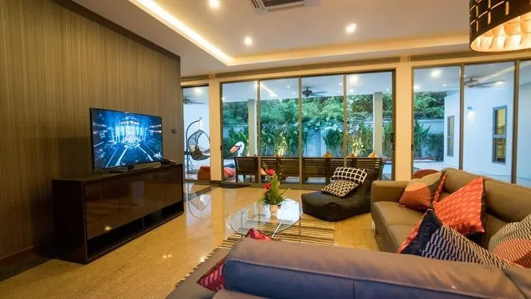 5 Bedroom Villa with Private Pool