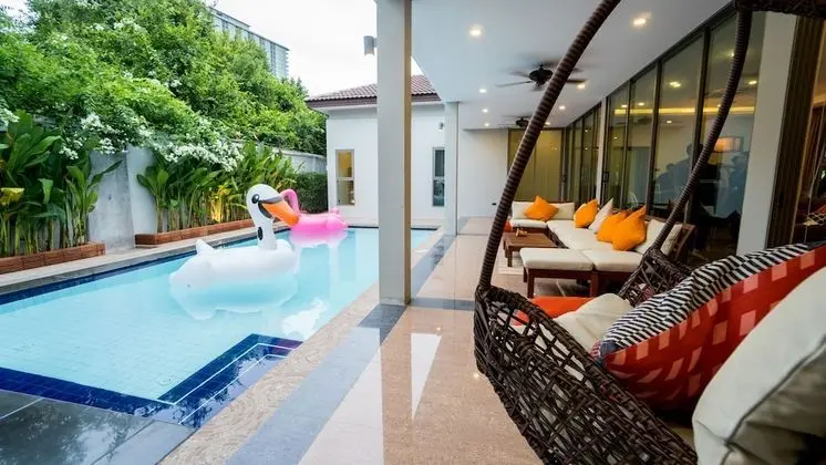 5 Bedroom Villa with Private Pool