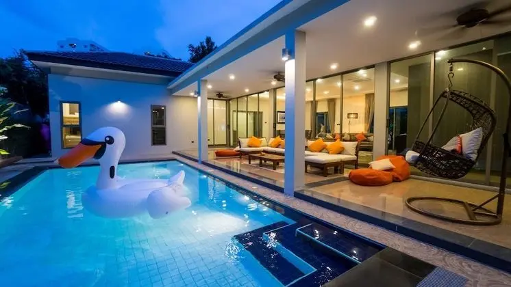 5 Bedroom Villa with Private Pool