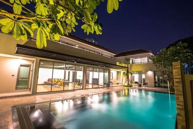 9 Bedroom Villa with Private Pool