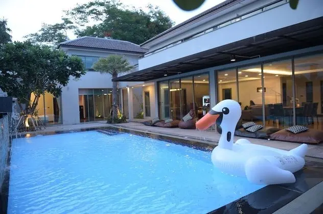 9 Bedroom Villa with Private Pool