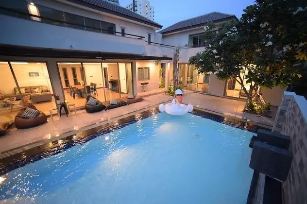 9 Bedroom Villa with Private Pool