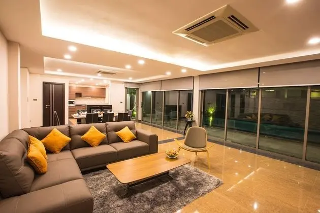 9 Bedroom Villa with Private Pool