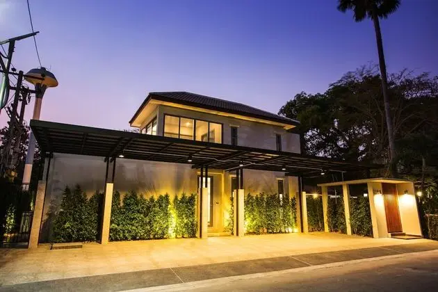 9 Bedroom Villa with Private Pool