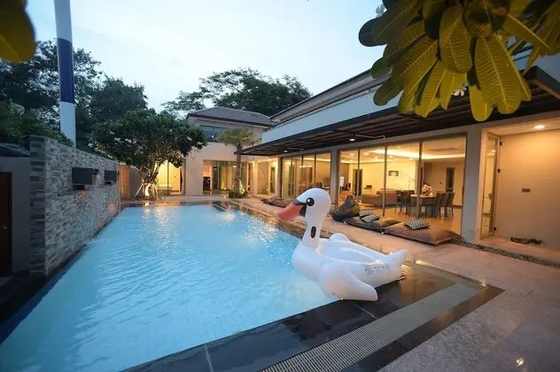 9 Bedroom Villa with Private Pool