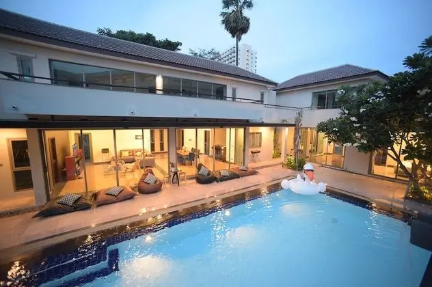 9 Bedroom Villa with Private Pool