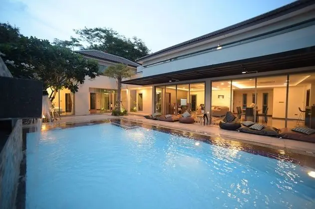 9 Bedroom Villa with Private Pool
