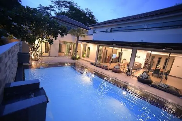 9 Bedroom Villa with Private Pool