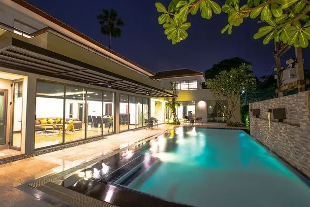 9 Bedroom Villa with Private Pool