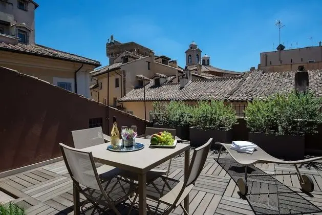 Deluxe Tek Büyük Yataklı Oda, Teras, Şehir Manzaralı