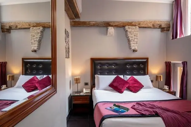 Standard Tek Büyük veya İki Ayrı Yataklı Oda