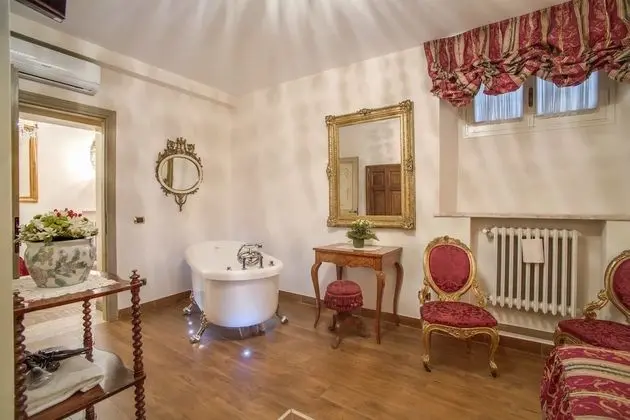 Honeymoon Süit, Sıcak Su Küveti