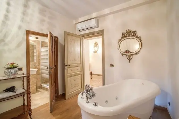 Honeymoon Süit, Sıcak Su Küveti
