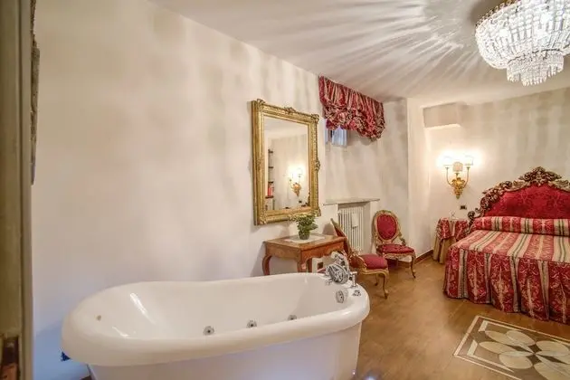 Honeymoon Süit, Sıcak Su Küveti