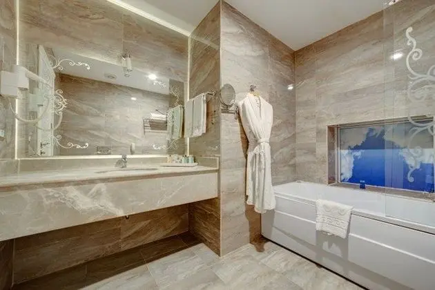 Köşe Oda Havuz (Şehir) Manzaralı
