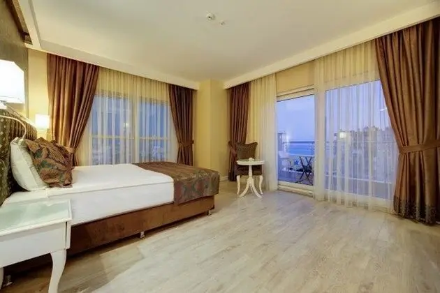 Köşe Oda Havuz (Şehir) Manzaralı
