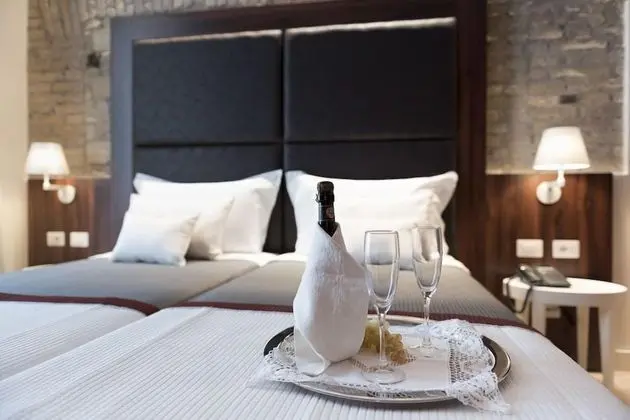 Luxury Tek Büyük Yataklı Oda (Michelangelo)