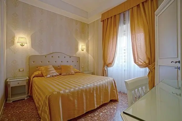 Classic Tek Büyük veya İki Ayrı Yataklı Oda