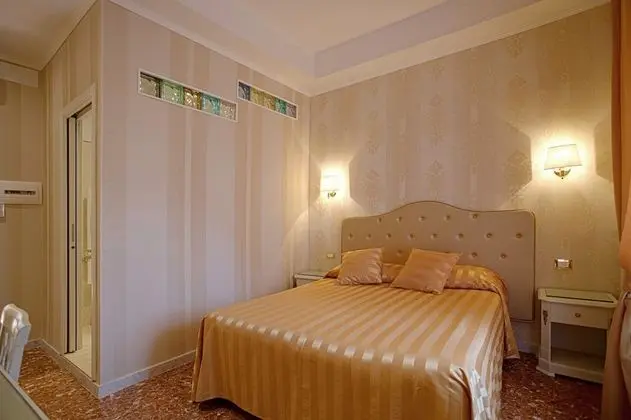 Classic Tek Büyük veya İki Ayrı Yataklı Oda