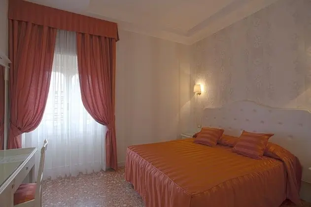 Classic Tek Büyük veya İki Ayrı Yataklı Oda