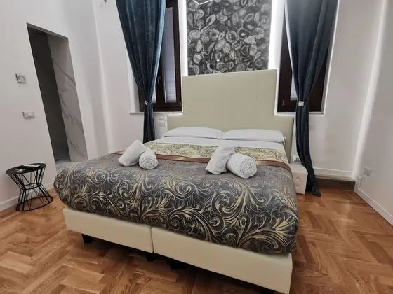 Luxury Tek Büyük Yataklı Oda