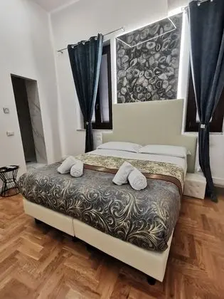 Luxury Tek Büyük Yataklı Oda