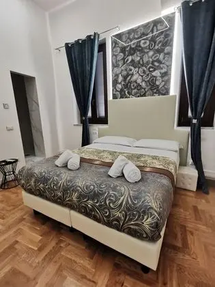 Luxury Tek Büyük Yataklı Oda