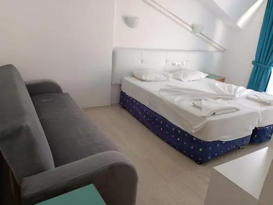 Junior Suite, Bahçe Manzaralı, Balkonlu