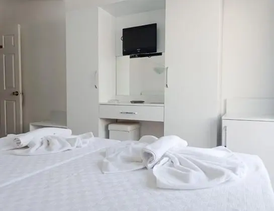 Standart Oda, Deniz veya Bahçe Manzaralı, Balkonlu