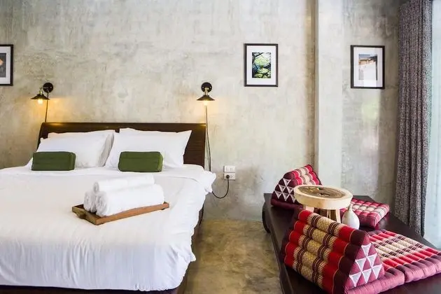 King room with Pool view/Garden view