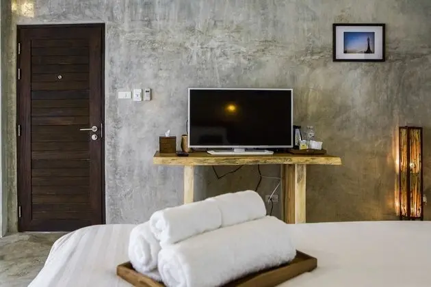 King room with Pool view/Garden view