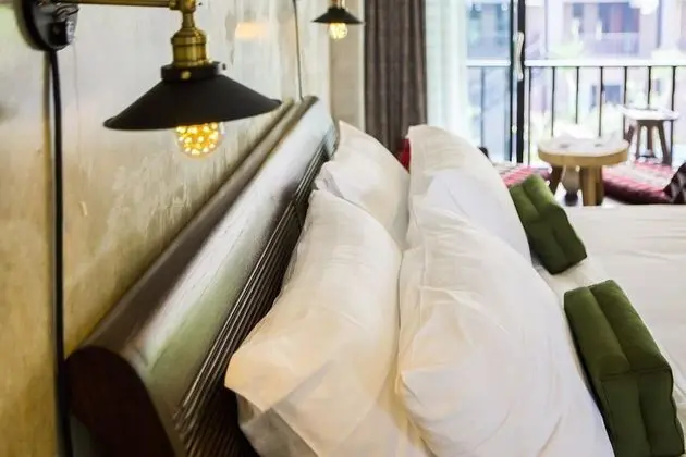 King room with Pool view/Garden view